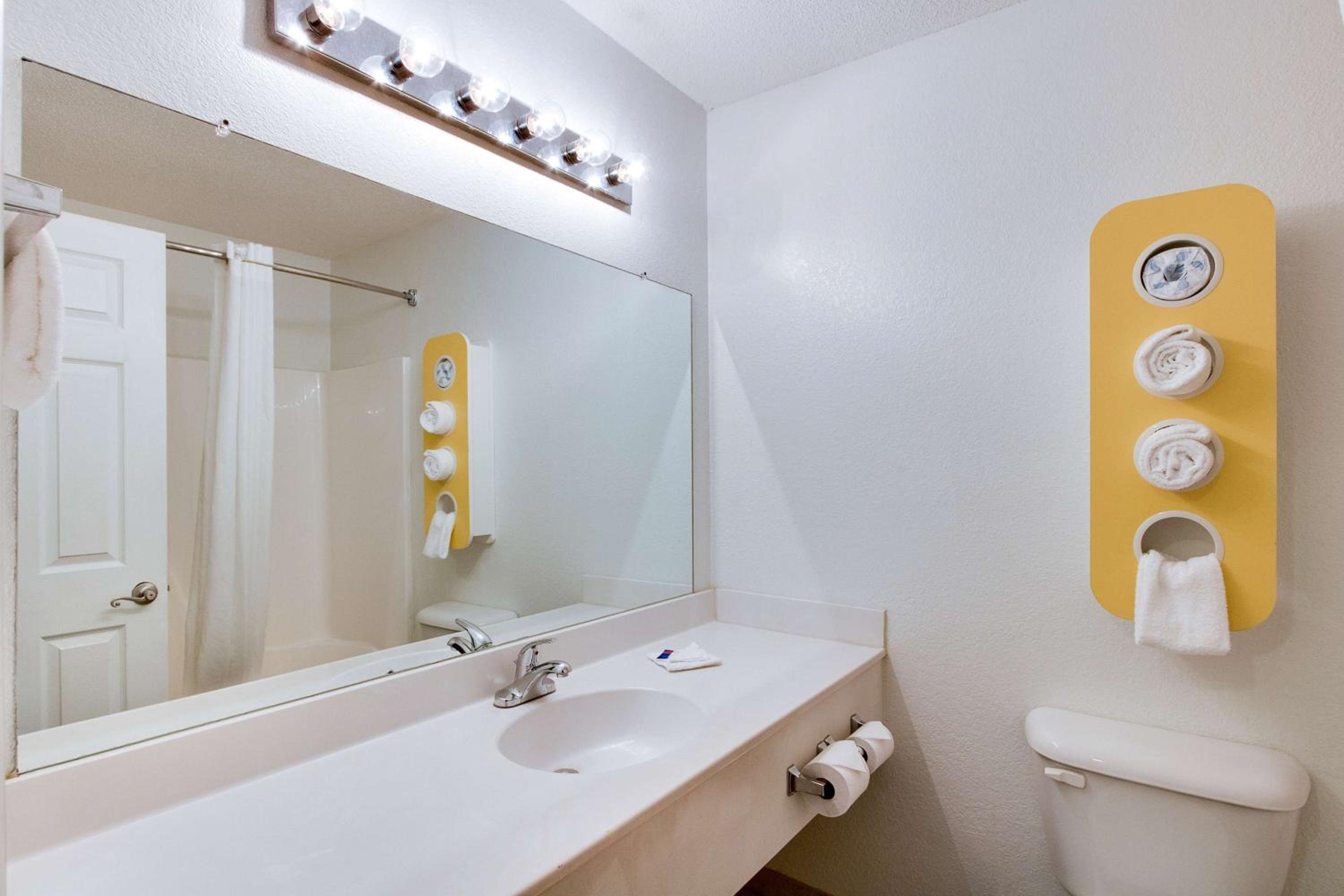 Room, 2 Queen Beds, Motel6 Hinesville, GA 7/9