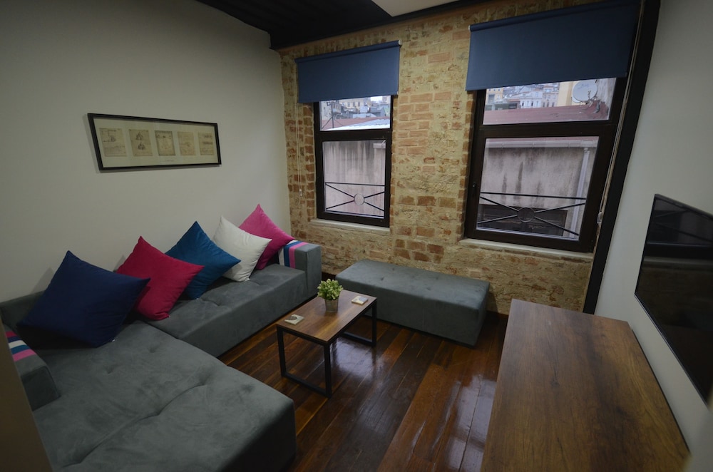 Unver Galata Apart 30/53