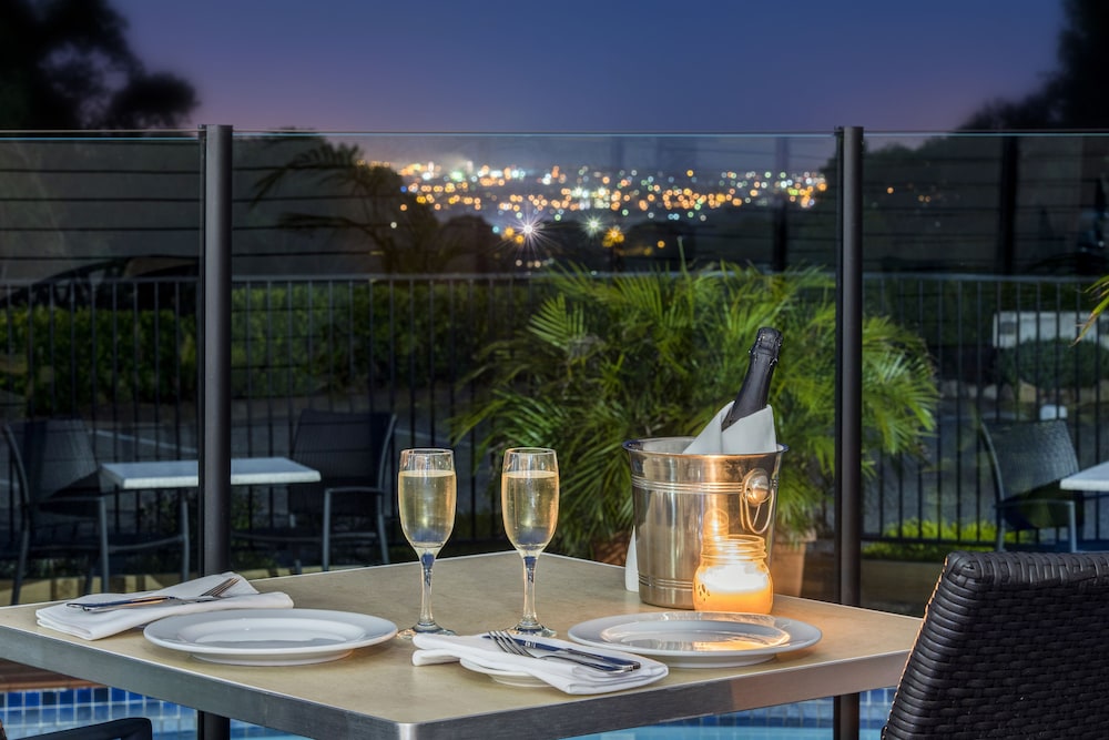 MERCURE CHARLESTOWN 32/50