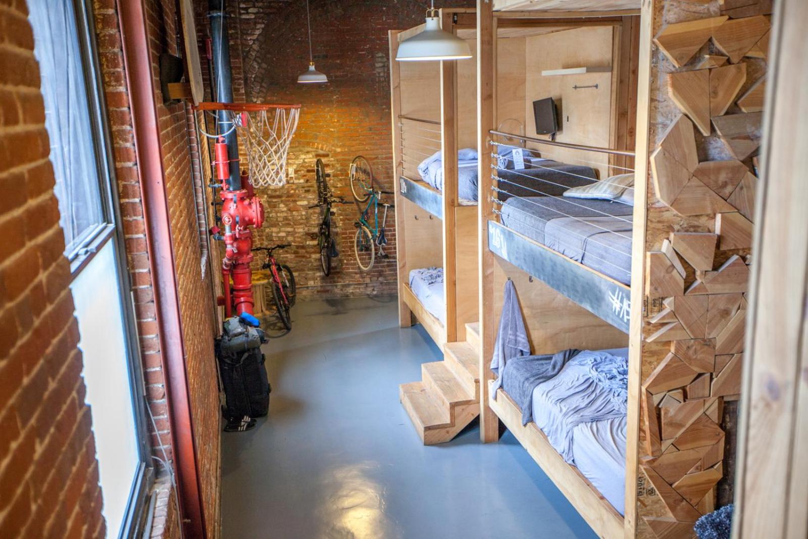 PodShare DTLA Arts District - Hostel 4/21