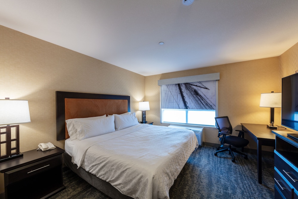 Holiday Inn Express Suites Riverport 17/76