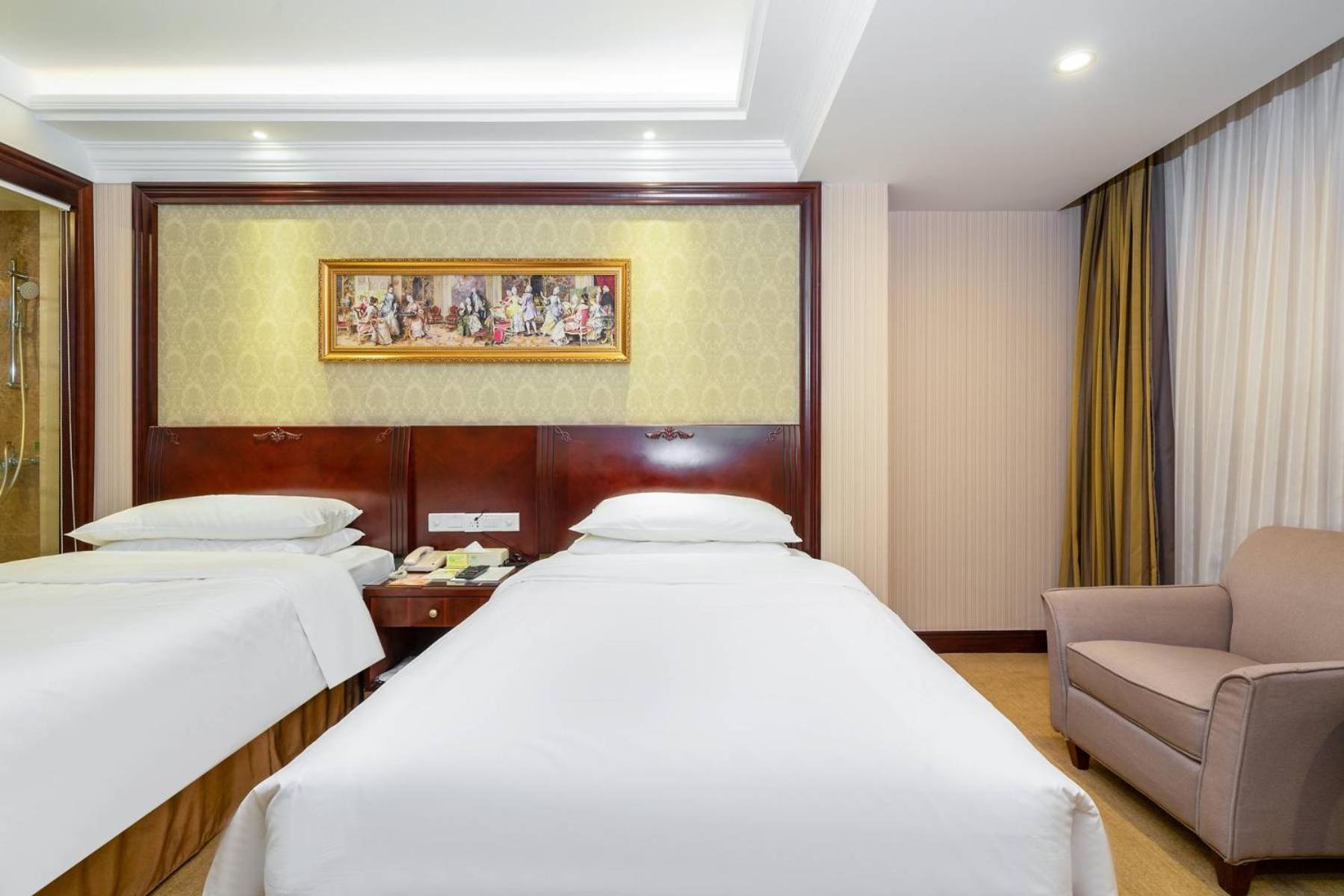 Vienna Hotel (Dongguan Houjie Convention and Exhibition Center) 35/75