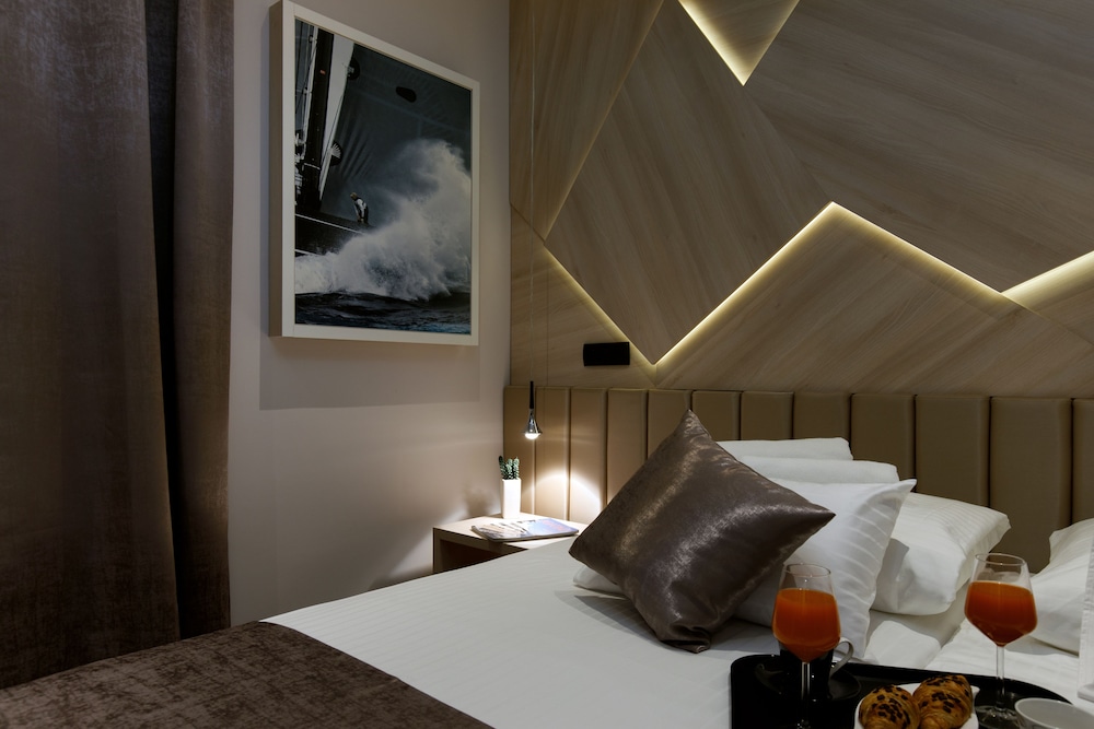 Sailor Boutique Rooms 7/27