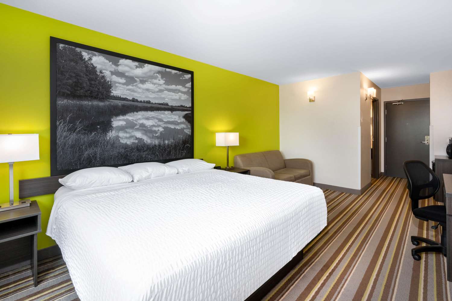 Super 8 by Wyndham Winnipeg East MB 11/31