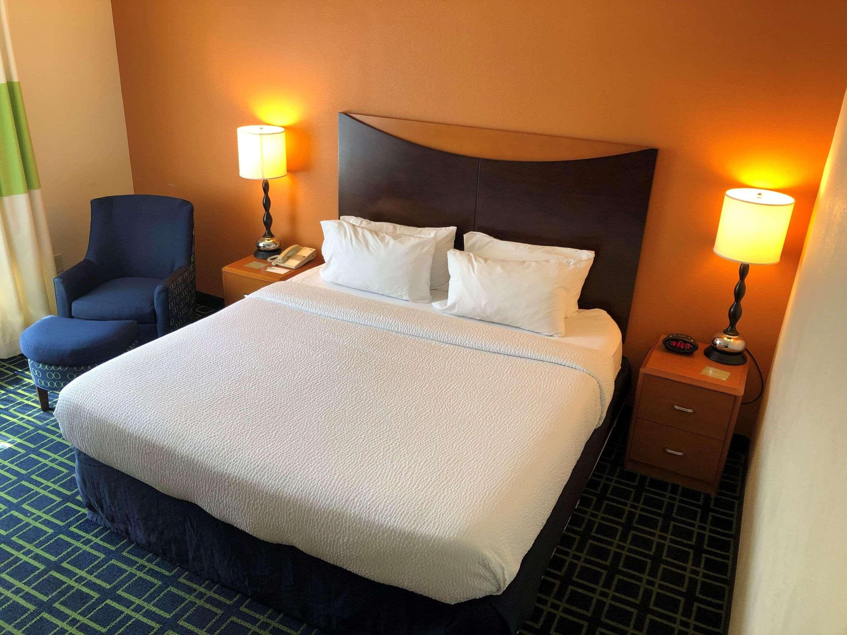 SUITE, KING BED