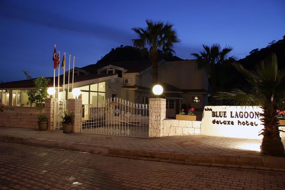 The Blue Lagoon Deluxe Hotel 21/28