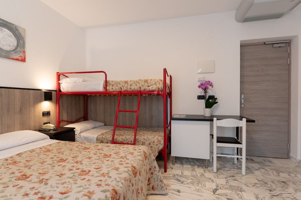 Hotel Saint Tropez 3/30