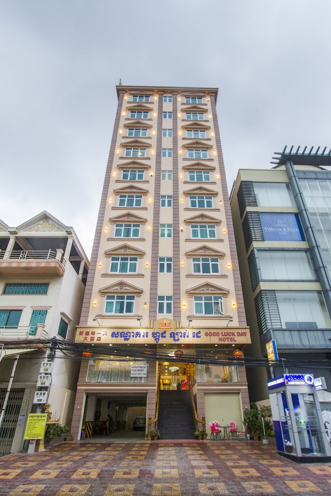 Good Luck Day Hotel 2/53
