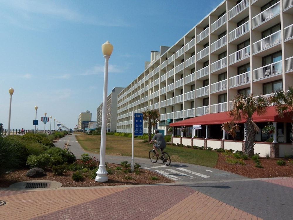 The Oceanfront Inn 24/42