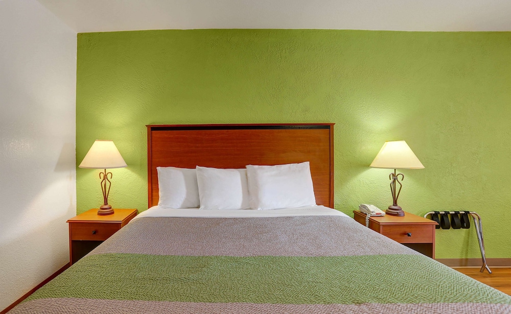 Econo Lodge Sonora, TX 37/60