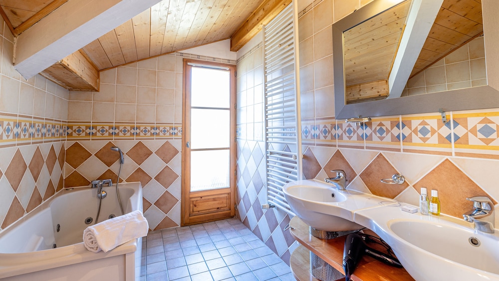 LES CHALETS DE L ALTIPORT 46/50