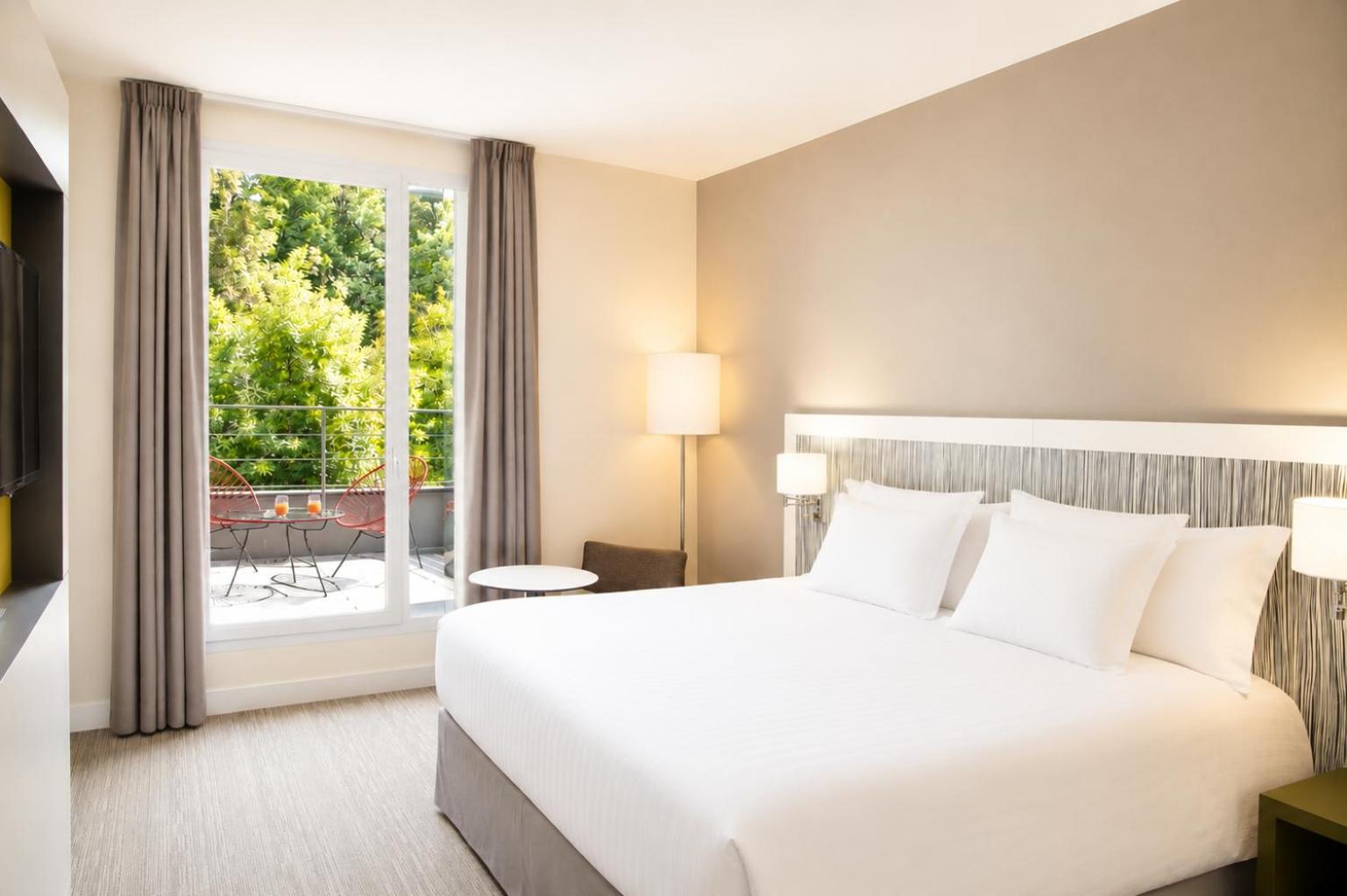 Executive, King Bed, Forest View
