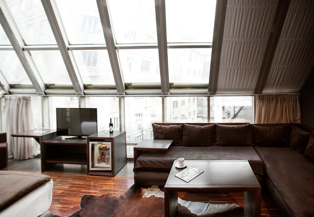 Diamond Suites 48/64