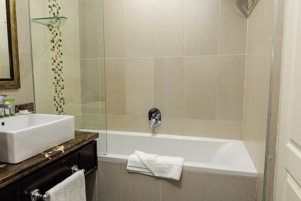Premier Hotel Regent East London 57/59