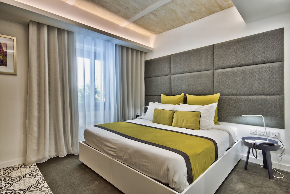 DELUXE, TWIN BEDS
