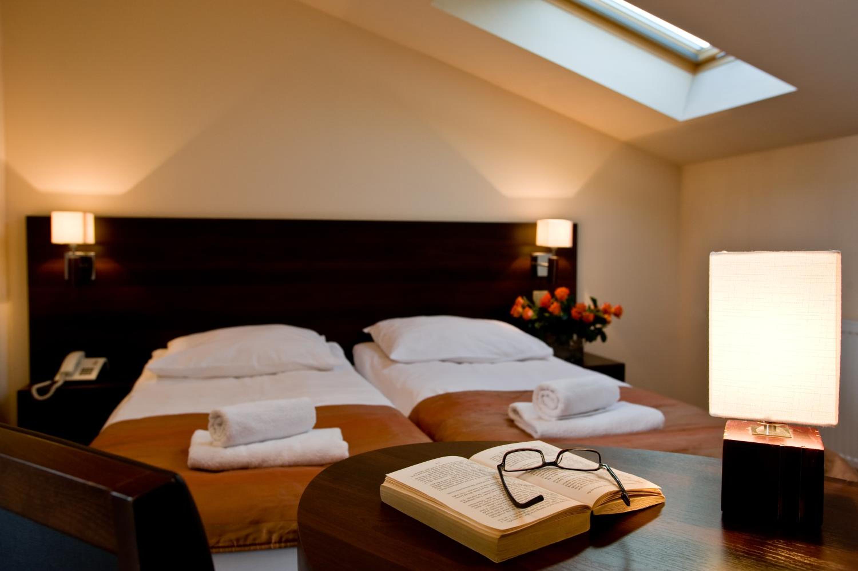 Luxury, Queen Bed