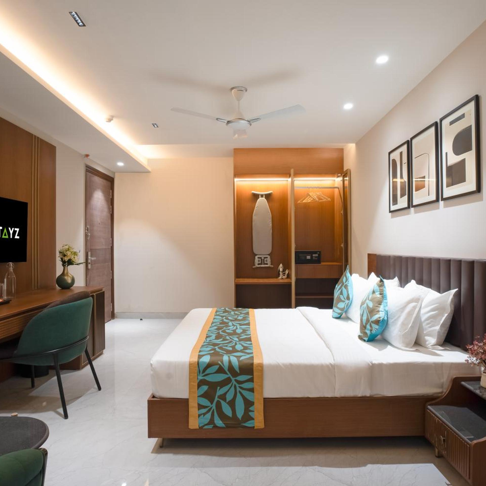 Saltstayz Premier Naraina Vihar 25/60