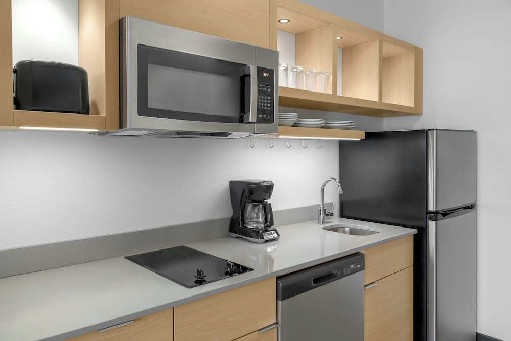 Towneplace Suites By Marriott Detroit Taylor 27/30