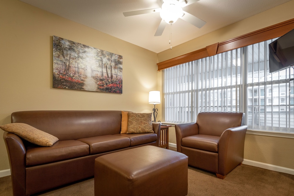 Capital Resorts Carriage Place 53/77