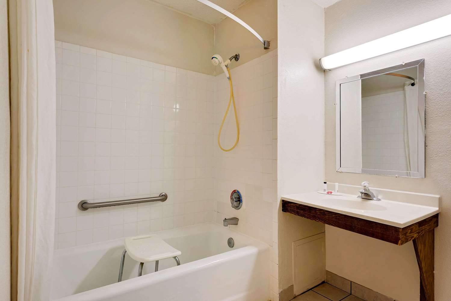 Super 8 By Wyndham Martinsburg 5/6