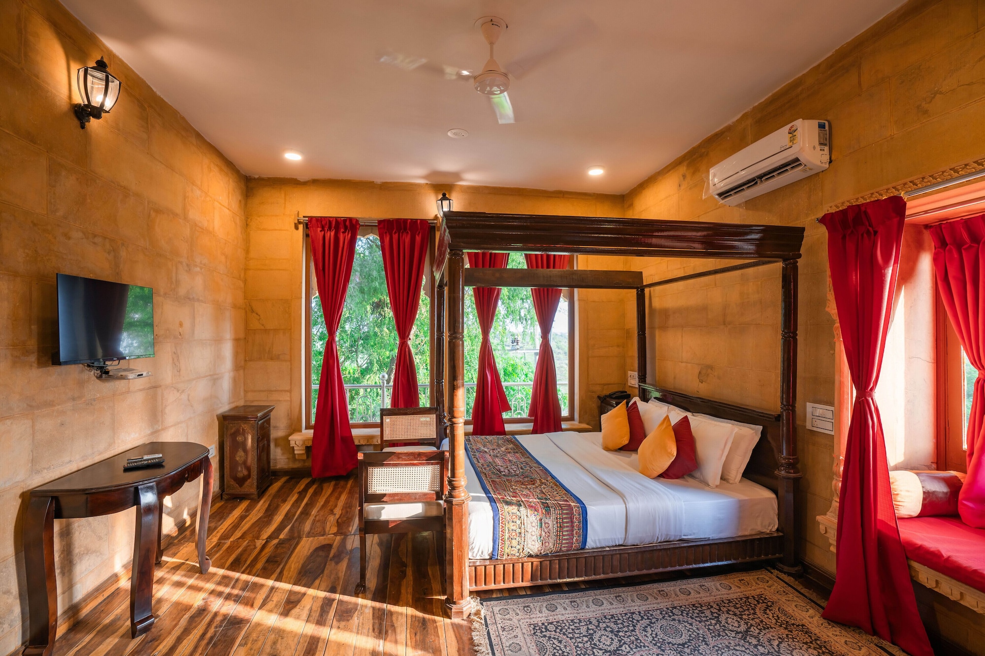 SUPERIOR, KING BED