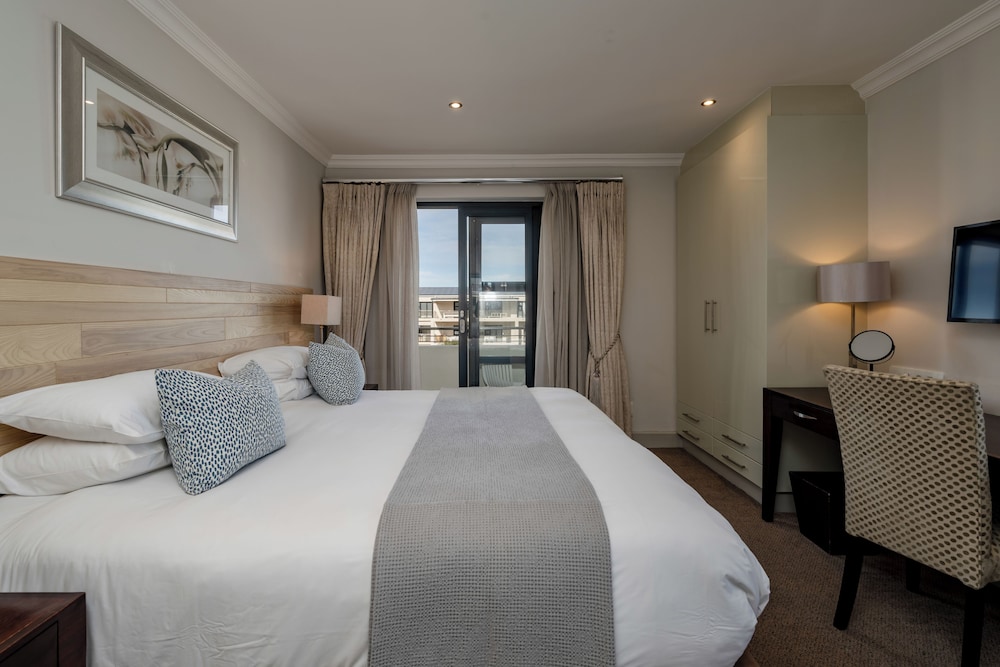 Village, Residence, Twin Beds, Harbour Square 2/10
