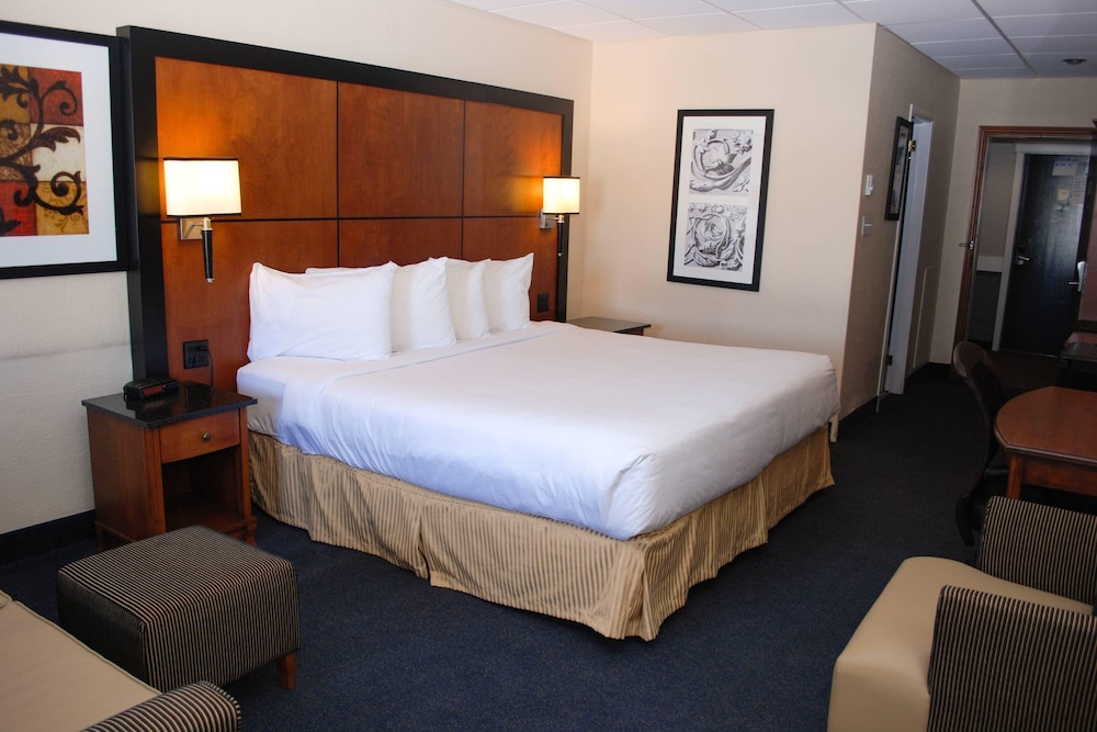Standard, King Bed, Sofa