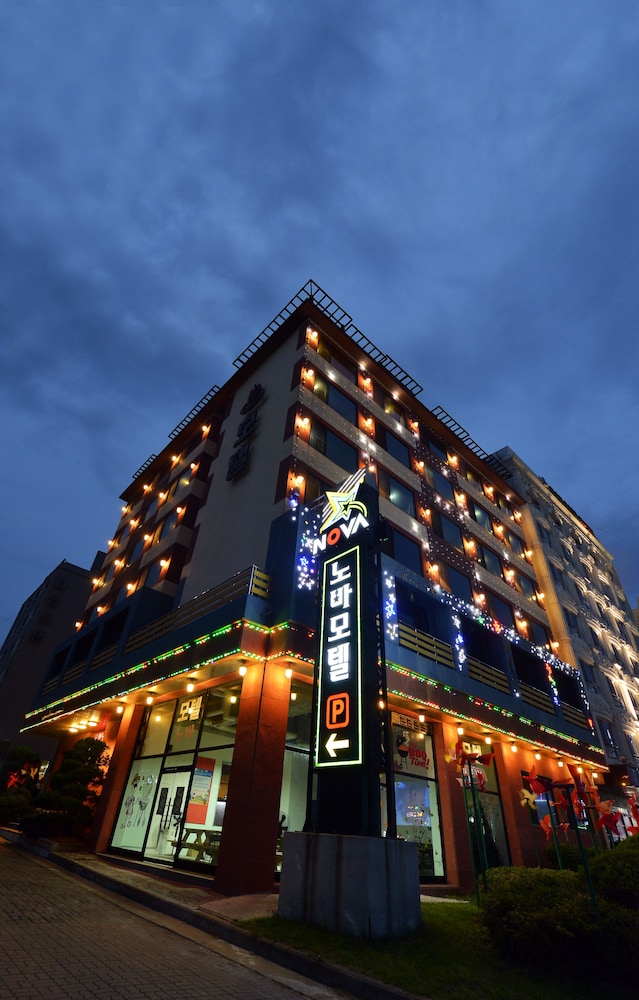 Nova Motel 2/100