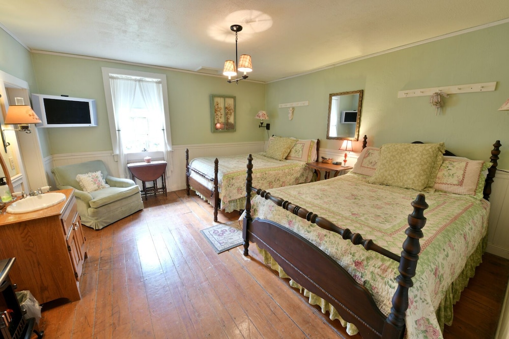 The Pines of Dresden Bed and Breakfast 19/50