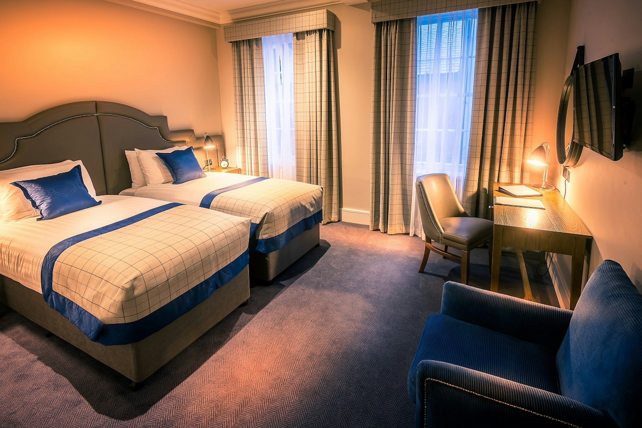 Bishop S Gate Hotel 8/43