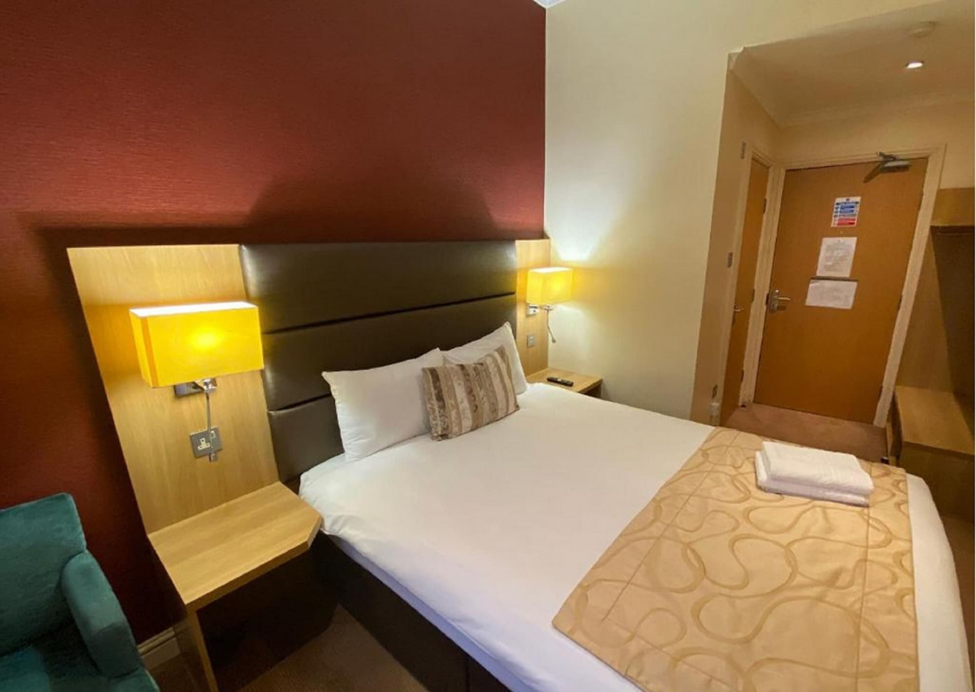ROOM, DOUBLE BED