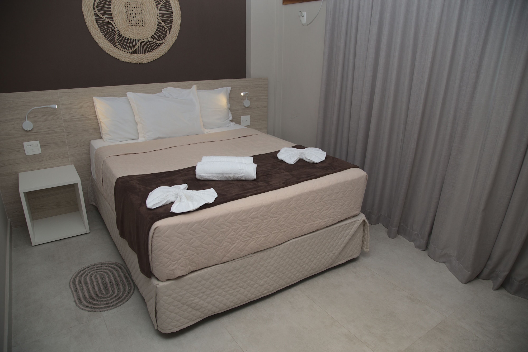 EXECUTIVE, SUITE, QUADRUPLE
