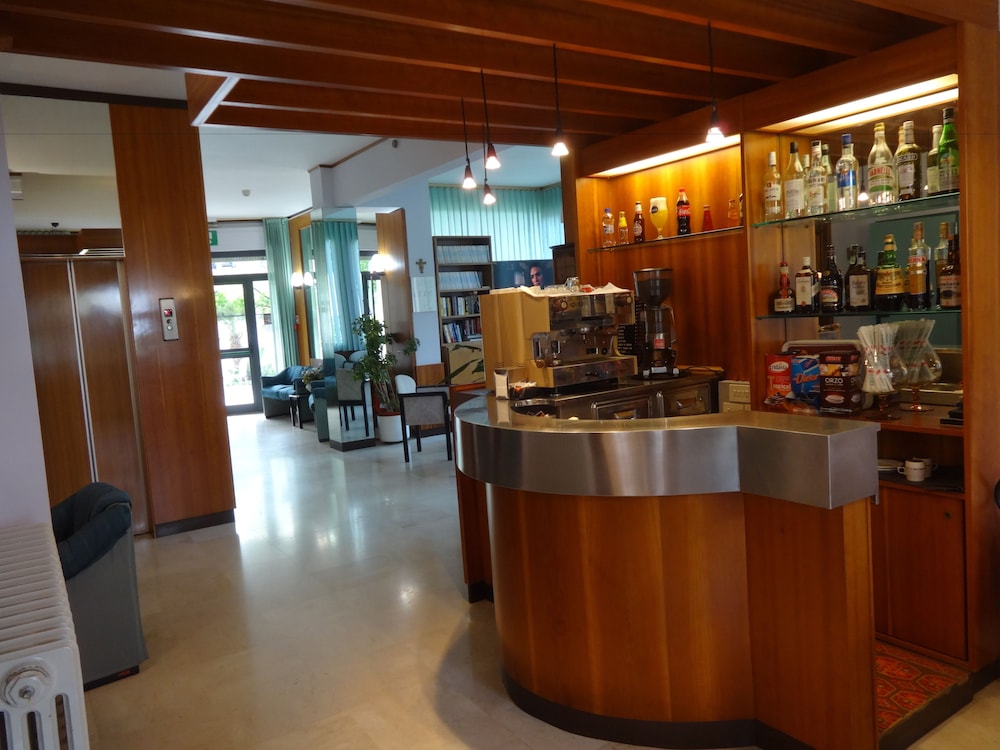 Hotel Saturno 18/30