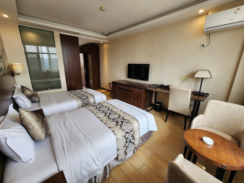 DELUXE, TWIN BEDS