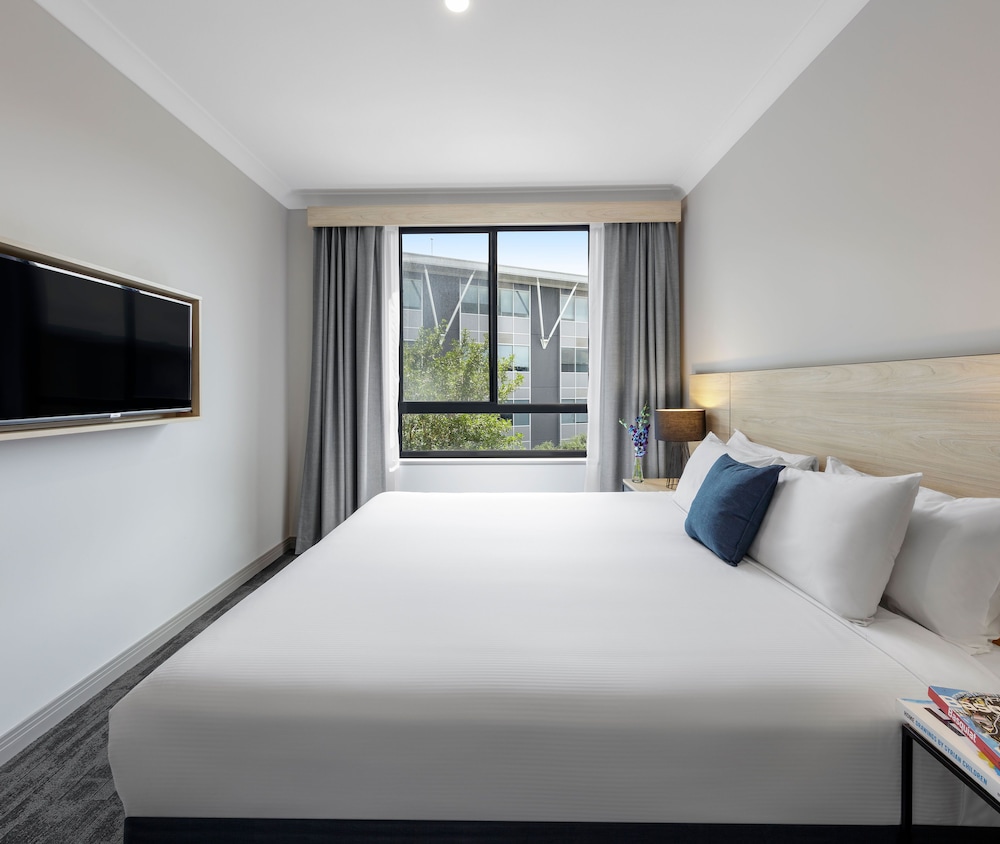 1 BEDROOM, EXECUTIVE, APARTMENT, NO CLEANING SERVICES