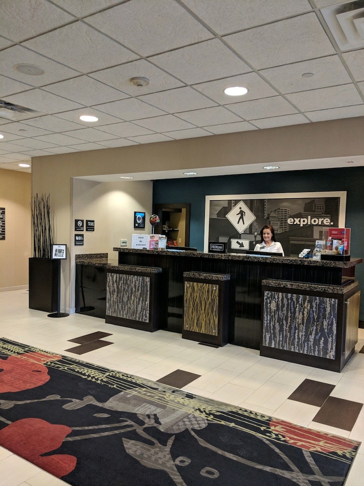 Hampton Inn and Suites Tulsa Hills 7/37