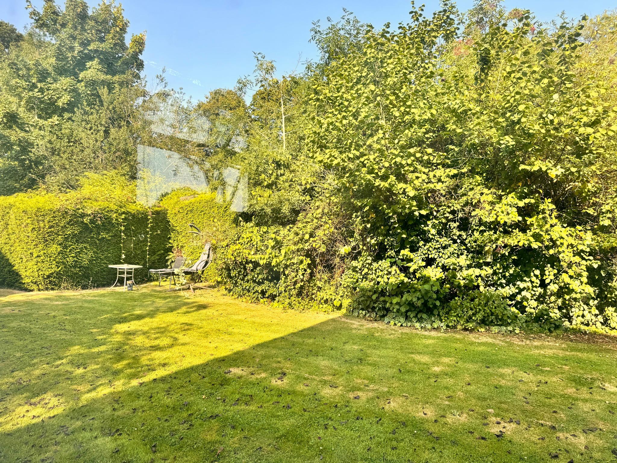High Trees Guest House Gatwick 46/49