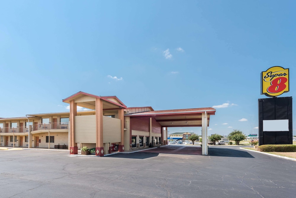 Super 8 by Wyndham Waco/Mall area TX 6/31