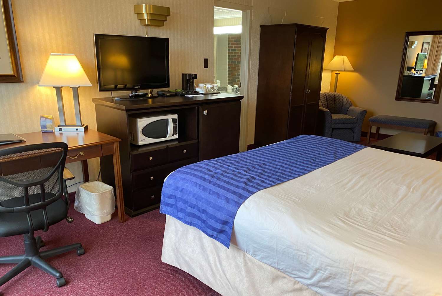Ramada By Wyndham Lethbridge 18/19