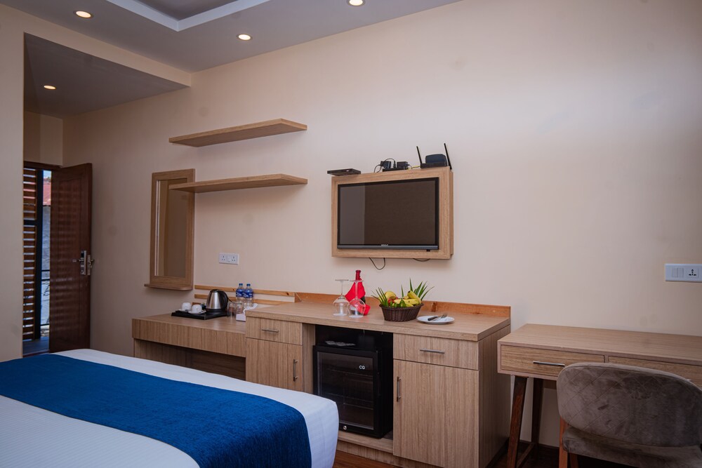 Majestic Lake Front Hotel & Suites 16/47