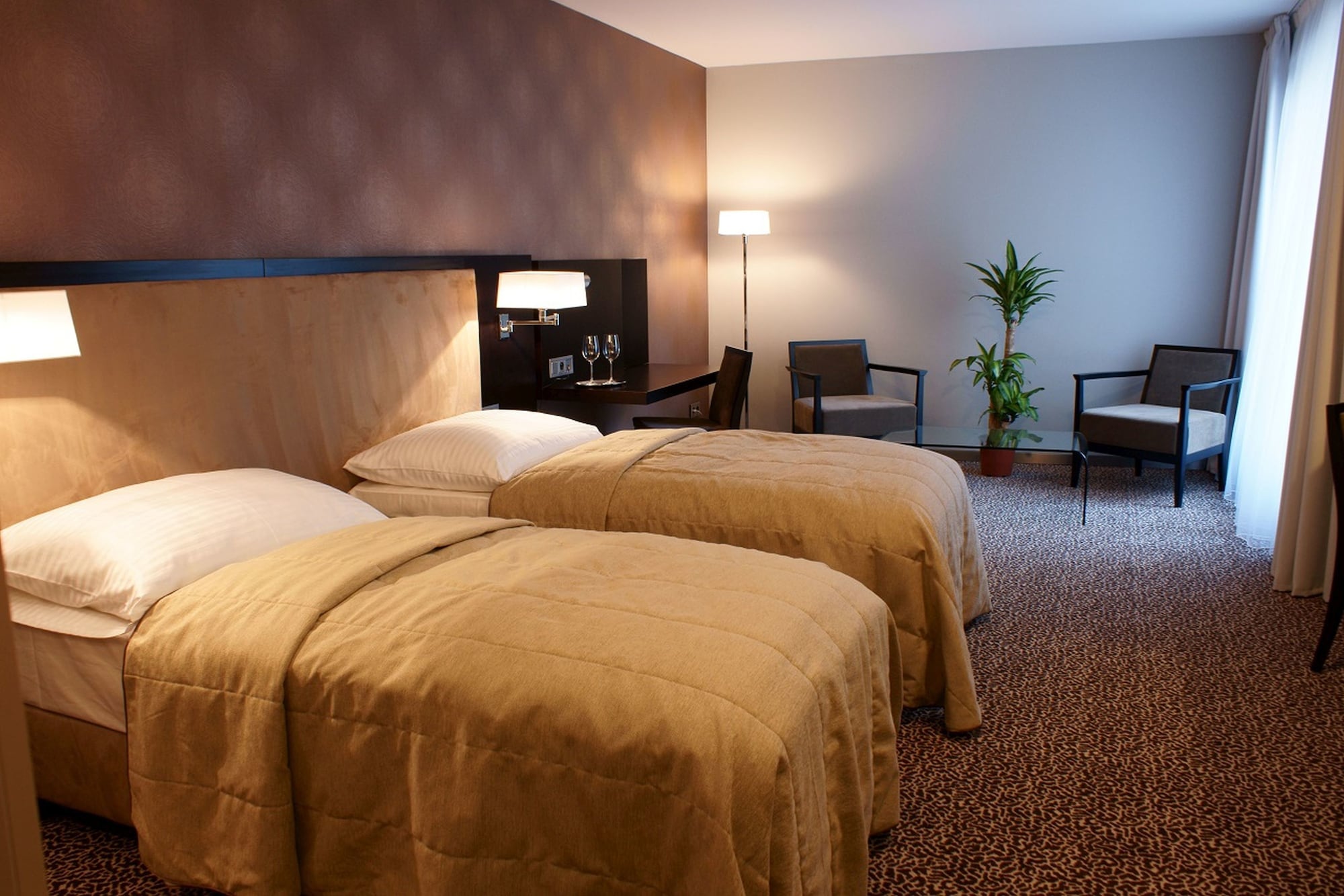 BUSINESS, TWIN BEDS