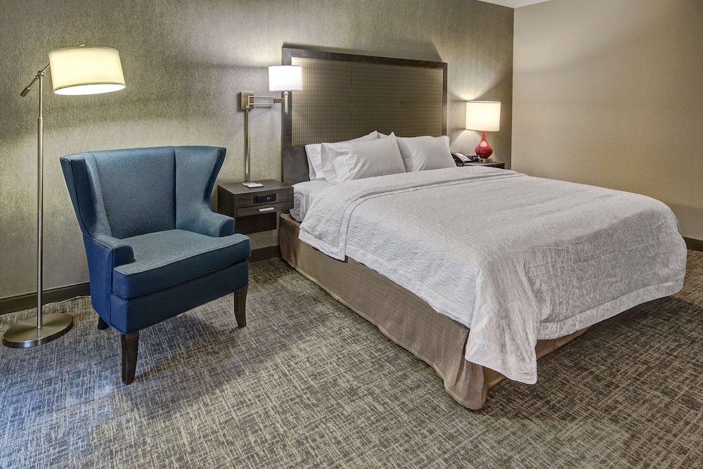 Hampton Inn Suites Franklin Berry Farms 16/44