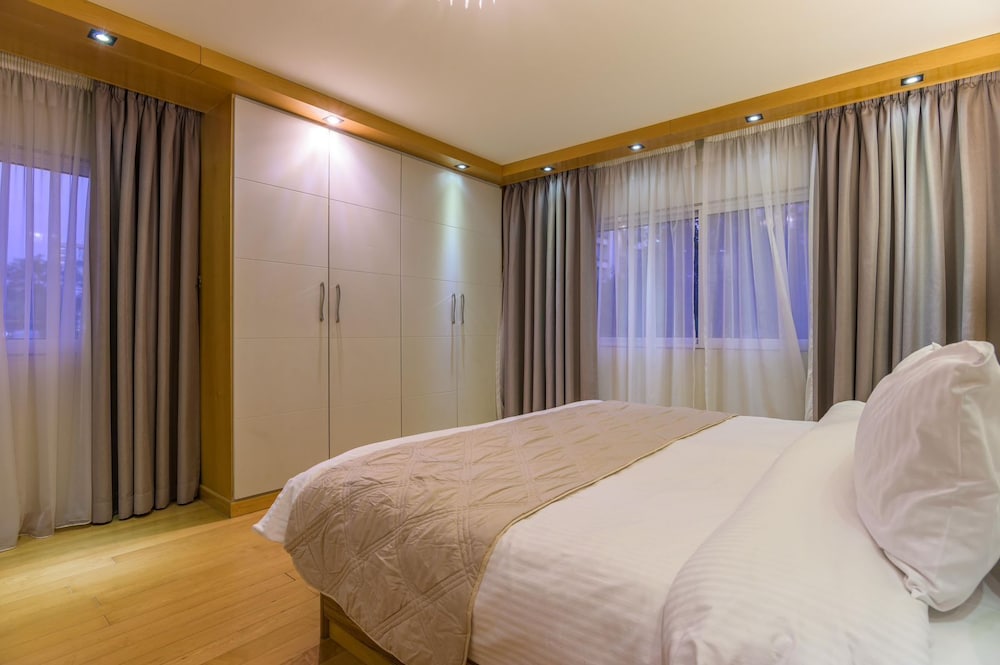 Lahoya Suites 8/50