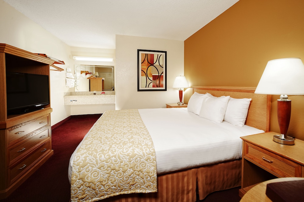 Whispering Hills Inn 13/35