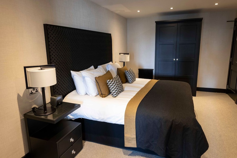 The Chester Hotel 39/49