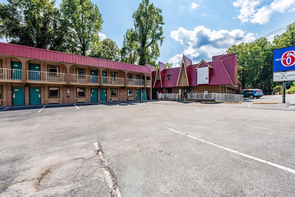 Motel6 Gatlinburg, TN - Smoky Mountains 35/40