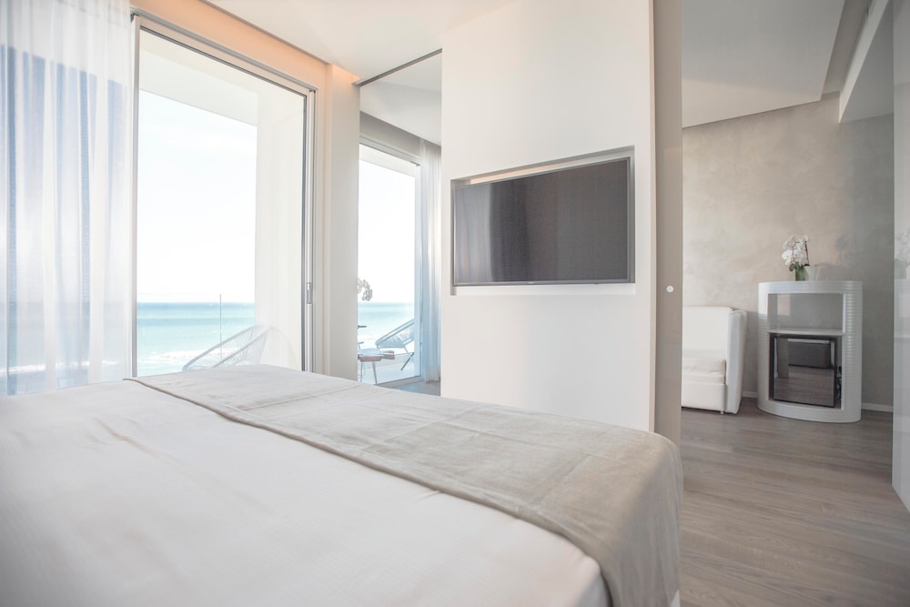 Oriente, Deluxe, Suite, King and Twin Beds, Sea View