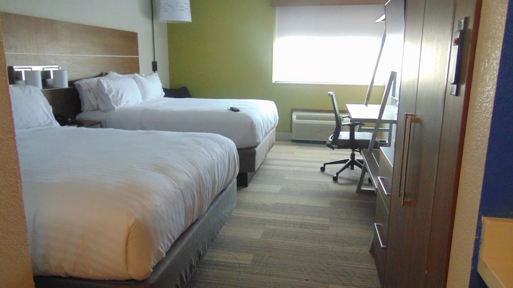 Holiday Inn Express Suites Wapakoneta 17/57