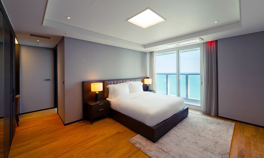 L, SUITE, OCEAN VIEW