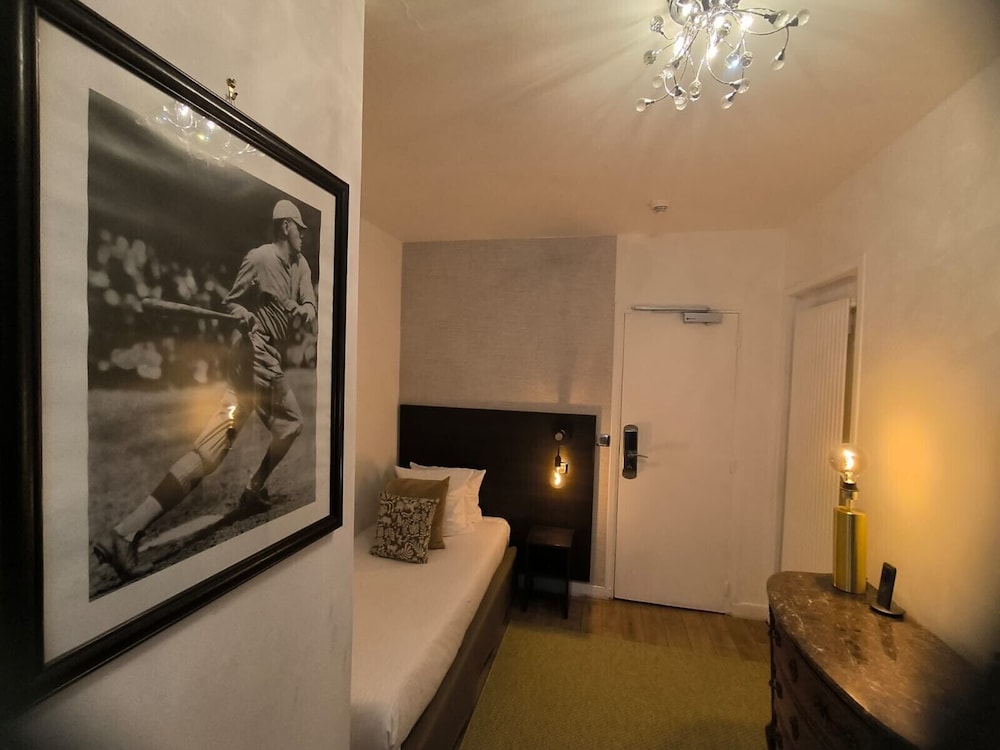 Hotel Le Twelve 8/50